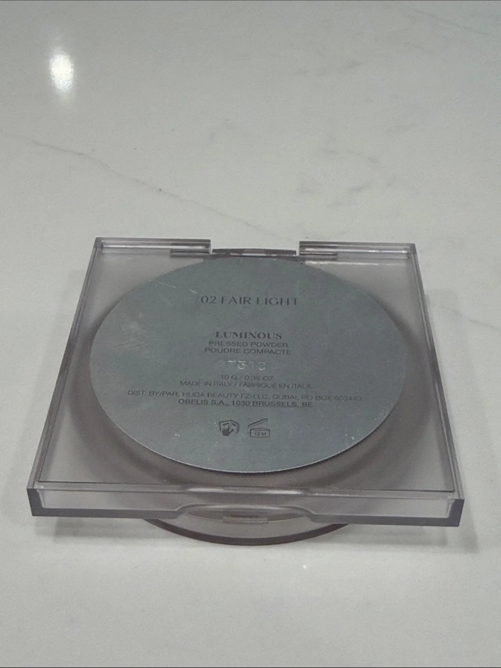 Huda Beauty Glowish Luminous pressed powder in 02 fair light